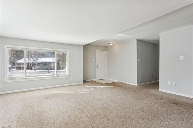 206 Shamrock AVE, Yorktown, VA 23693