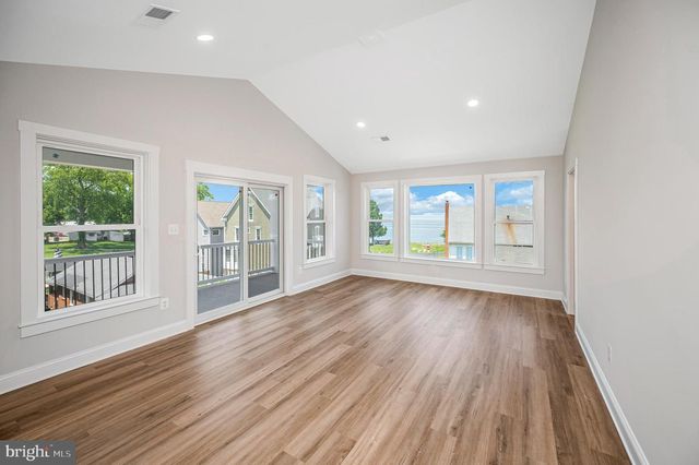 6103 1ST ST, King George, VA 22485