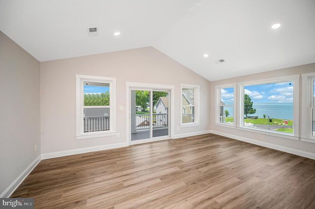 6103 1ST ST, King George, VA 22485