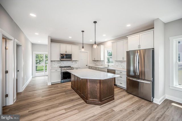 6103 1ST ST, King George, VA 22485