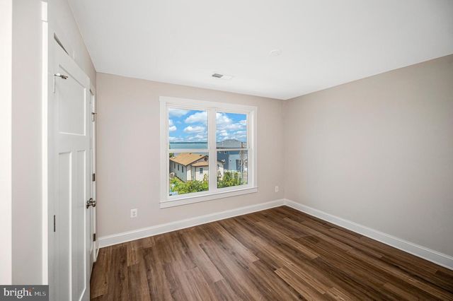 6103 1ST ST, King George, VA 22485
