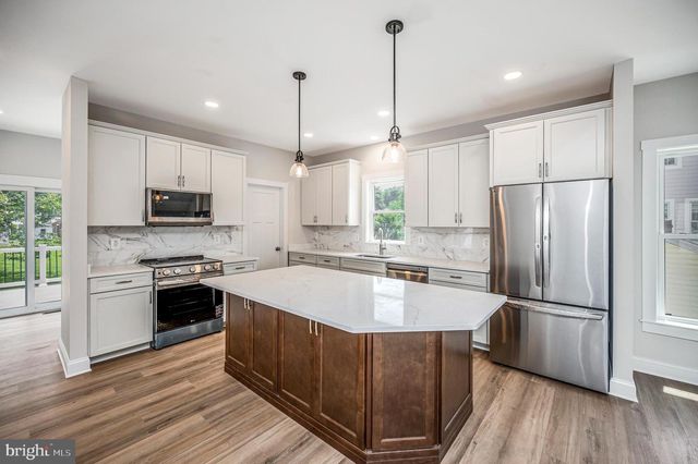 6103 1ST ST, King George, VA 22485