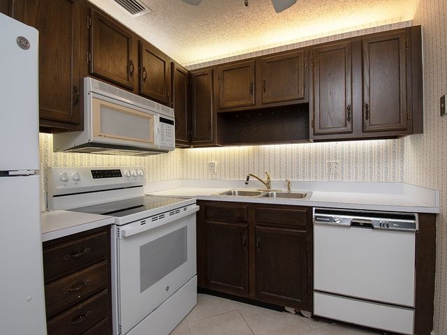 15 Vista Palm Lane 102, Vero Beach, FL 32962