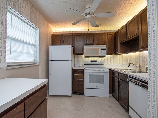 15 Vista Palm Lane 102, Vero Beach, FL 32962