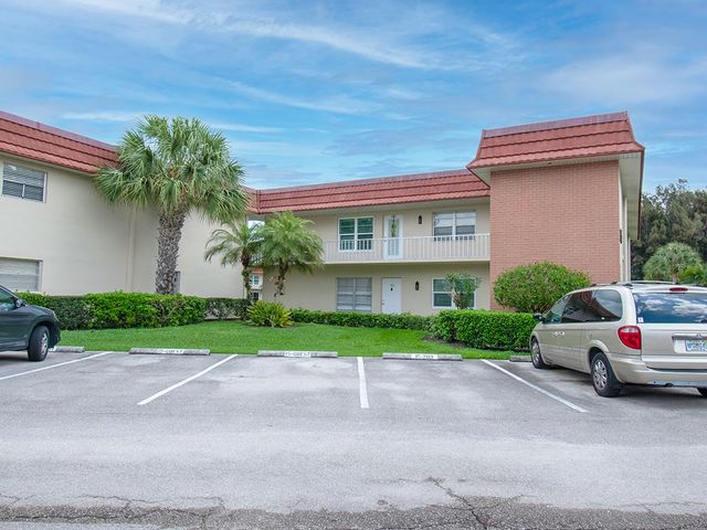 15 Vista Palm Lane 102, Vero Beach, FL 32962