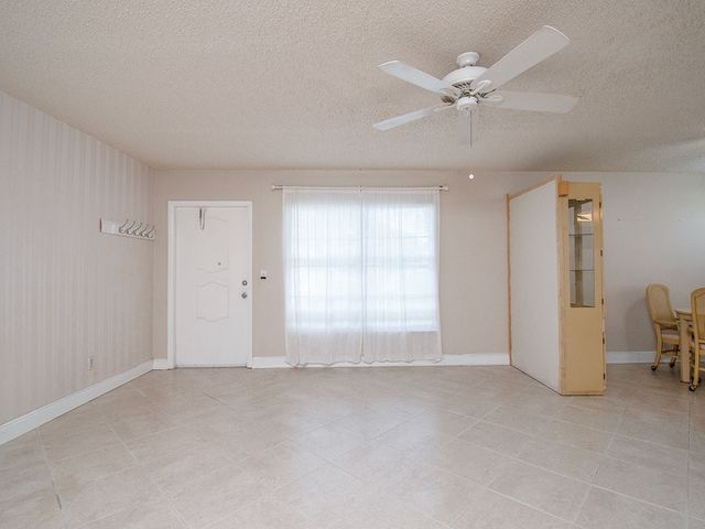 15 Vista Palm Lane 102, Vero Beach, FL 32962