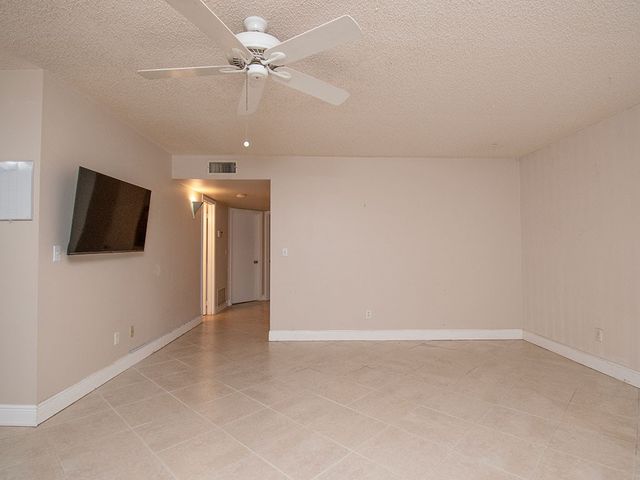 15 Vista Palm Lane 102, Vero Beach, FL 32962