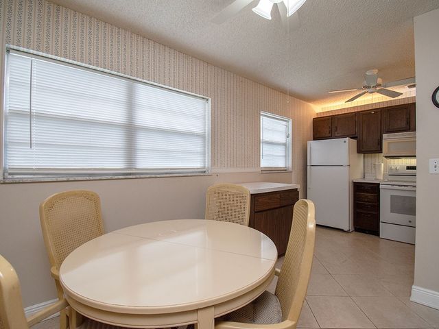 15 Vista Palm Lane 102, Vero Beach, FL 32962