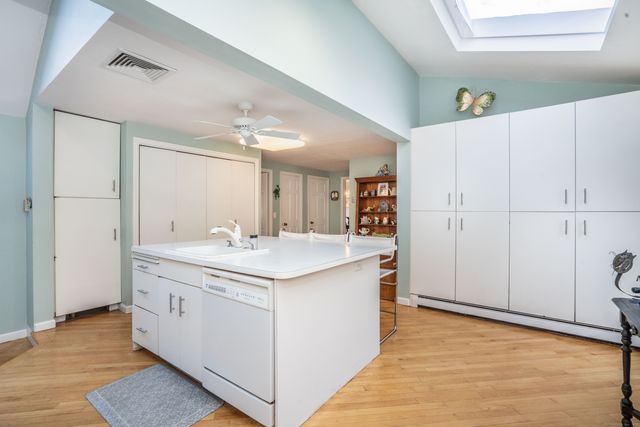 36 Richmond Lane, West Hartford, CT 06117