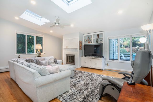 36 Richmond Lane, West Hartford, CT 06117