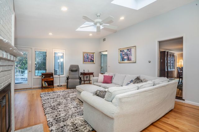 36 Richmond Lane, West Hartford, CT 06117