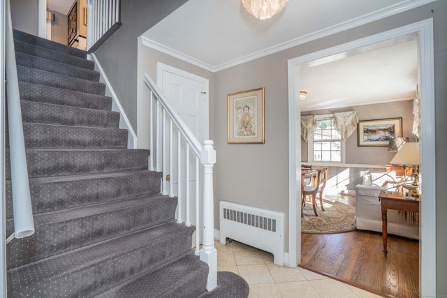 36 Richmond Lane, West Hartford, CT 06117