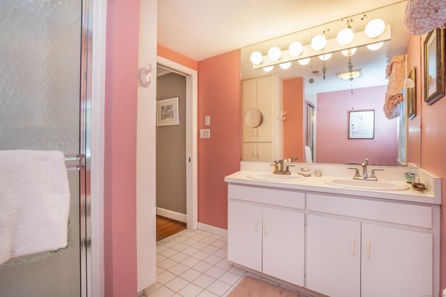 36 Richmond Lane, West Hartford, CT 06117