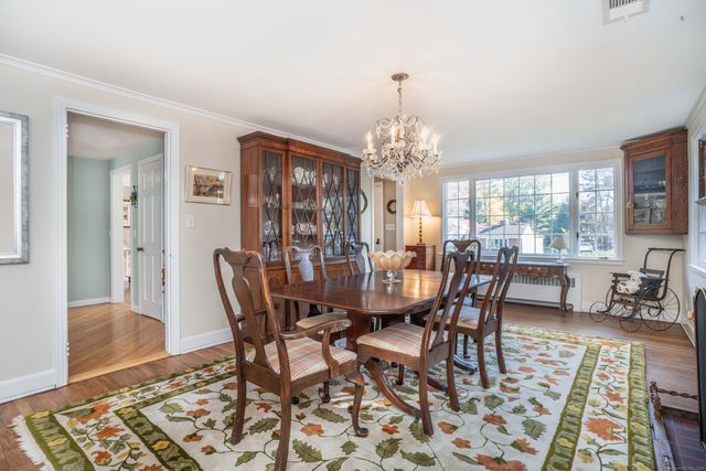 36 Richmond Lane, West Hartford, CT 06117