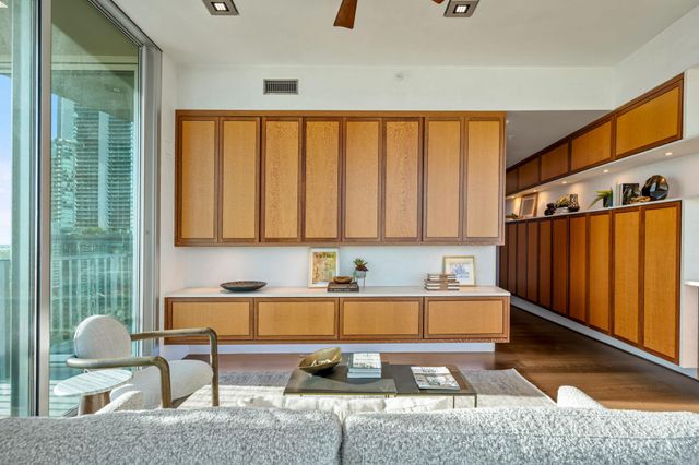 360 Nueces ST 4211, Austin, TX 78701