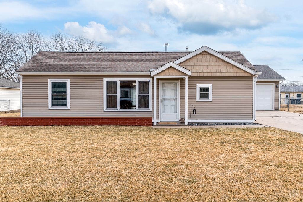 12 SUBURBAN HEIGHTS, Milan, IL 61264