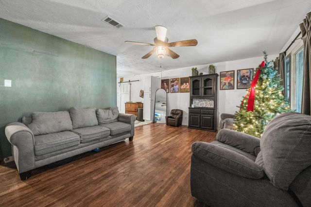 412 Dunnam Avenue, Cleveland, TX 77327