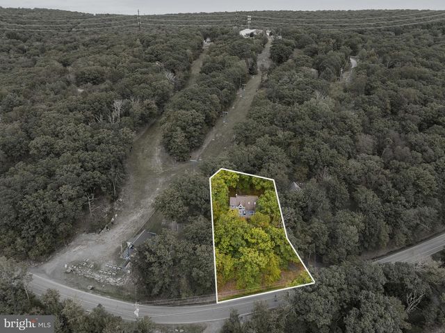 1026 HAMPSTEAD RD, Bushkill, PA 18324