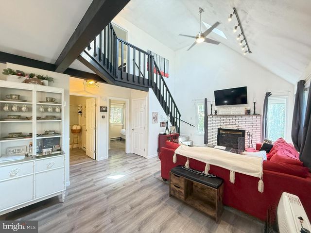 1026 HAMPSTEAD RD, Bushkill, PA 18324