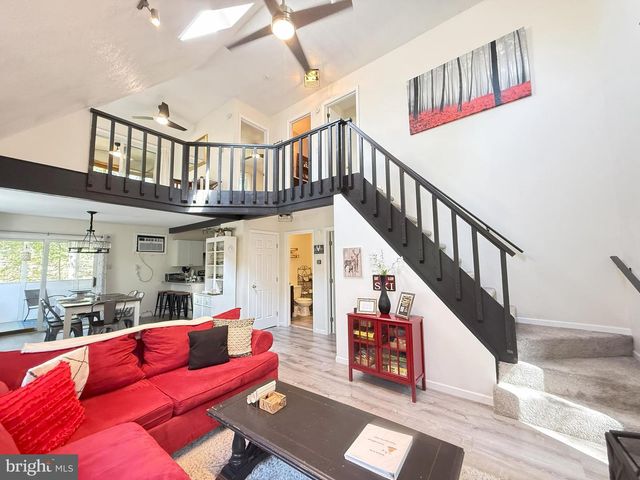 1026 HAMPSTEAD RD, Bushkill, PA 18324