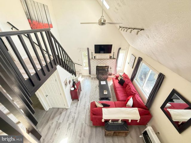 1026 HAMPSTEAD RD, Bushkill, PA 18324