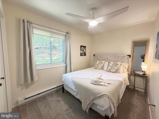 1026 HAMPSTEAD RD, Bushkill, PA 18324