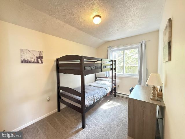 1026 HAMPSTEAD RD, Bushkill, PA 18324