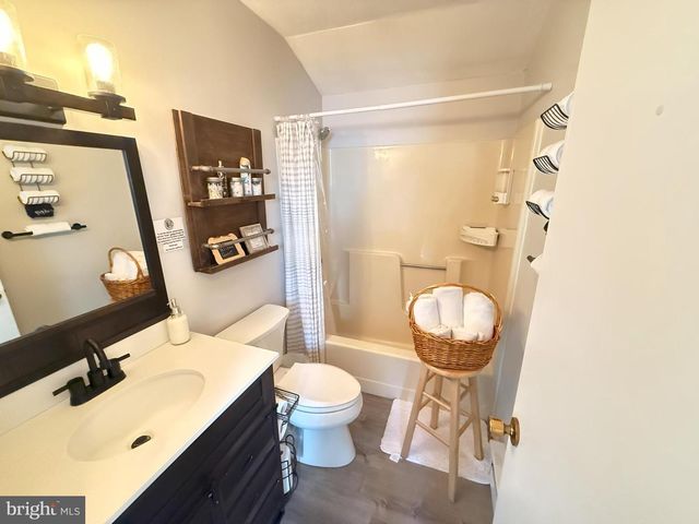 1026 HAMPSTEAD RD, Bushkill, PA 18324