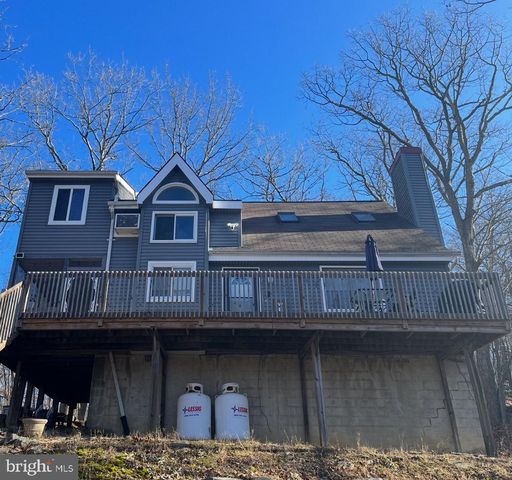 1026 HAMPSTEAD RD, Bushkill, PA 18324