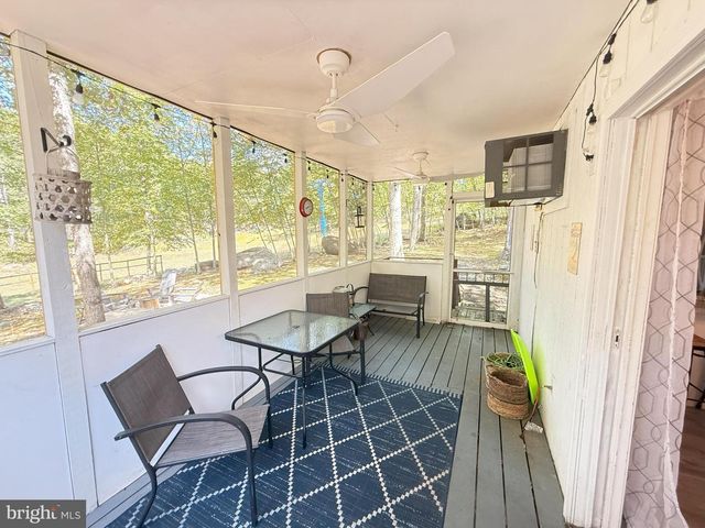 1026 HAMPSTEAD RD, Bushkill, PA 18324