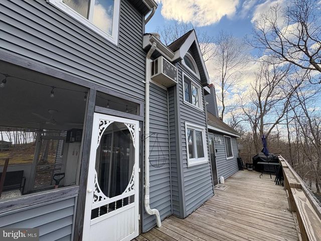 1026 HAMPSTEAD RD, Bushkill, PA 18324