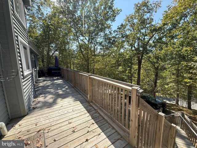 1026 HAMPSTEAD RD, Bushkill, PA 18324