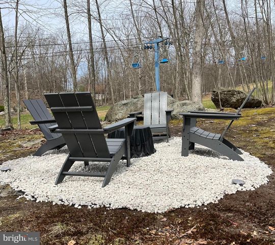 1026 HAMPSTEAD RD, Bushkill, PA 18324