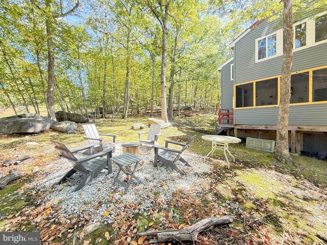 1026 HAMPSTEAD RD, Bushkill, PA 18324
