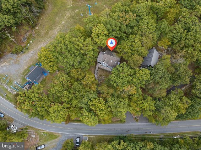 1026 HAMPSTEAD RD, Bushkill, PA 18324