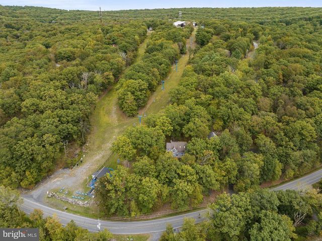 1026 HAMPSTEAD RD, Bushkill, PA 18324