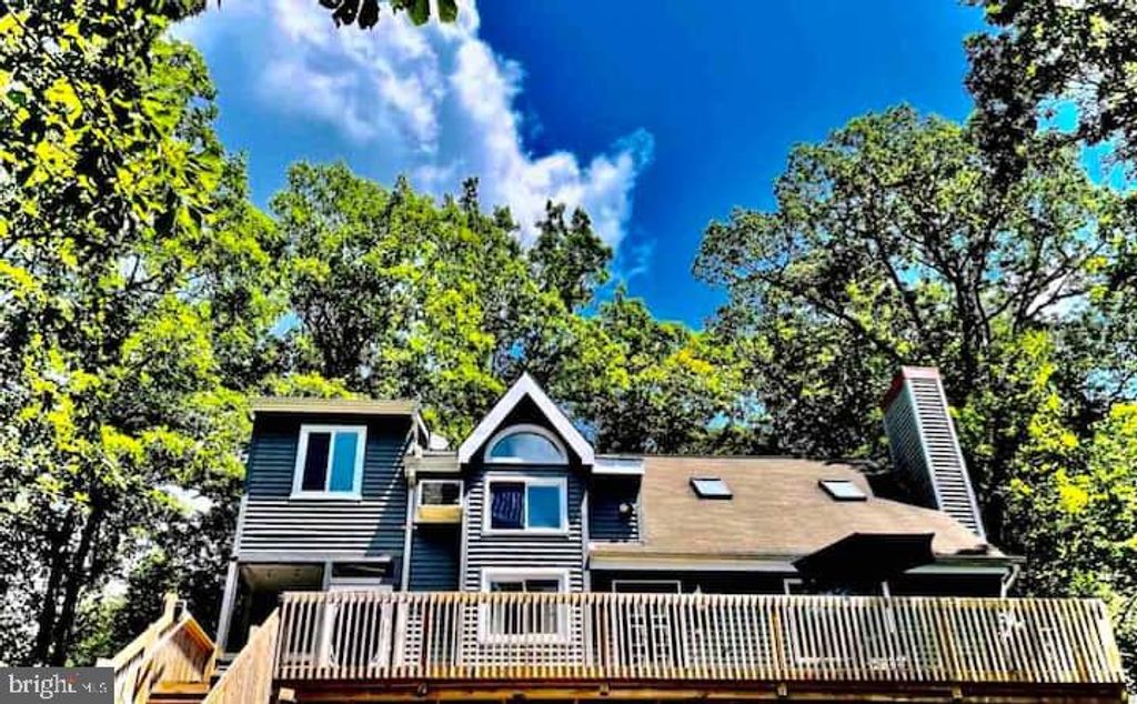 1026 HAMPSTEAD RD, Bushkill, PA 18324