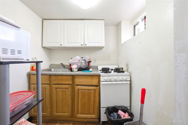 793 N Oak Drive, Bronx, NY 10467