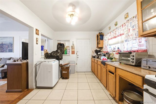 793 N Oak Drive, Bronx, NY 10467