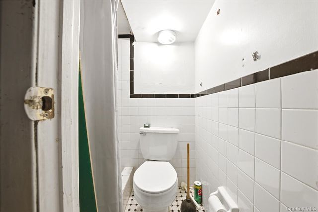 793 N Oak Drive, Bronx, NY 10467