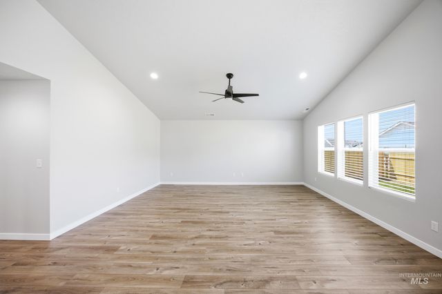 1085 Grass Pond Ave, Middleton, ID 83644
