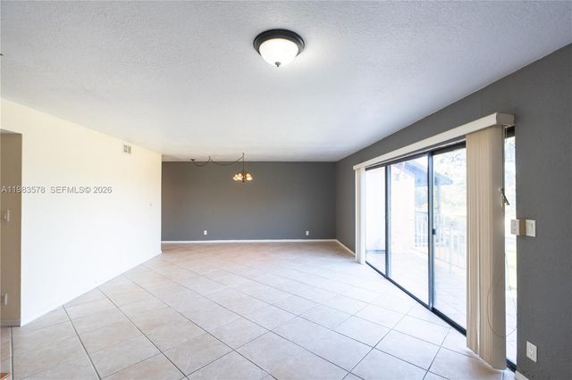 430 Commodore Dr 314, Plantation, FL 33325