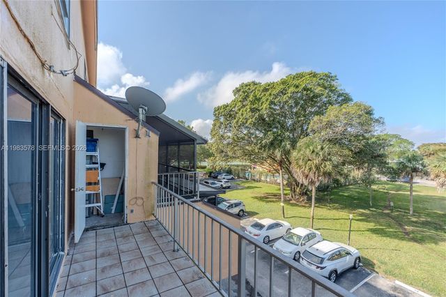 430 Commodore Dr 314, Plantation, FL 33325