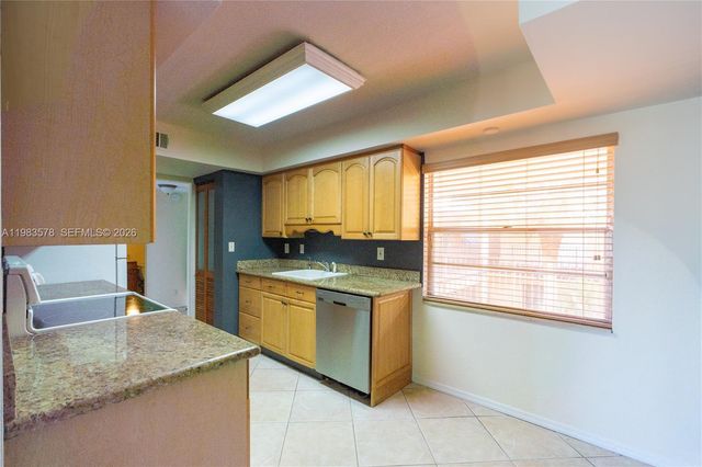 430 Commodore Dr 314, Plantation, FL 33325