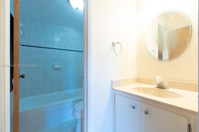 430 Commodore Dr 314, Plantation, FL 33325