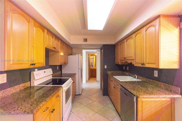 430 Commodore Dr 314, Plantation, FL 33325