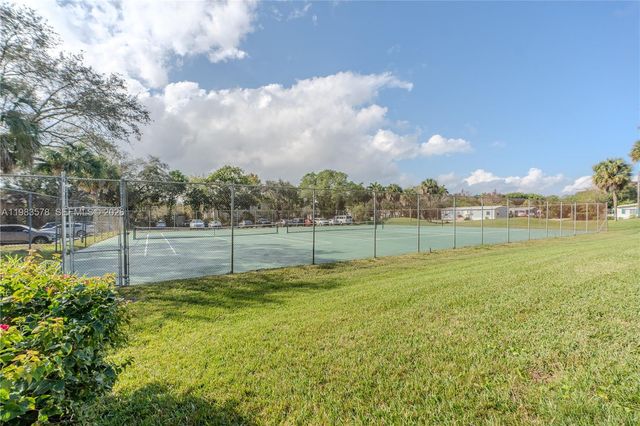 430 Commodore Dr 314, Plantation, FL 33325