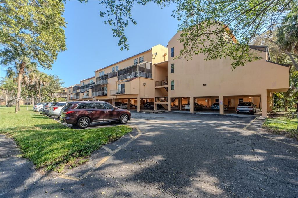 430 Commodore Dr 314, Plantation, FL 33325