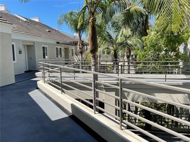2233 Martin 413, Irvine, CA 92612