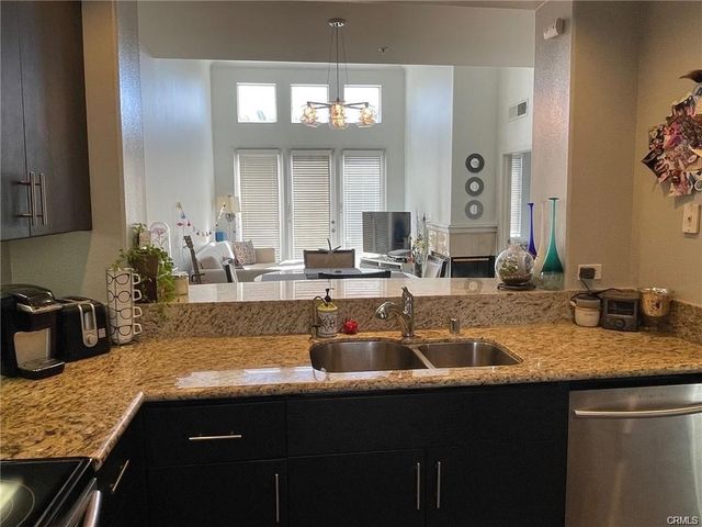 2233 Martin 413, Irvine, CA 92612